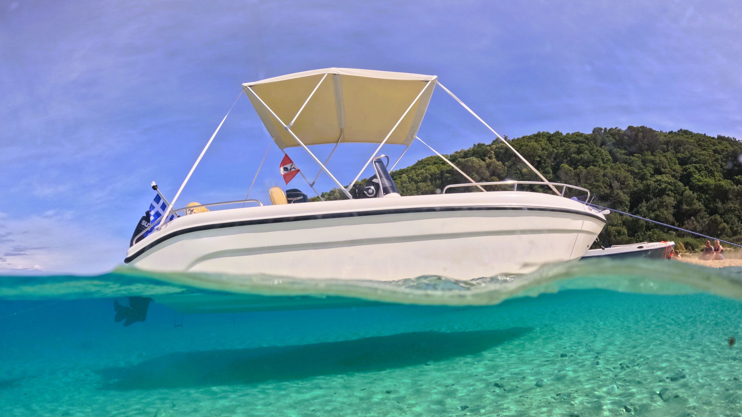 Our Beutifull white Boat in Turtle island Half Crystal Botom Half surfaced