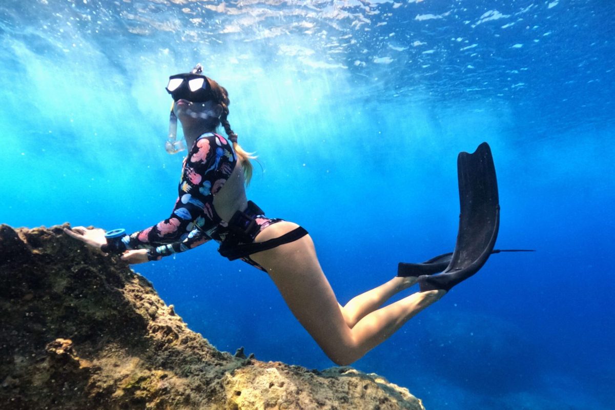 A beauty Girl Free Dives at turtle Island