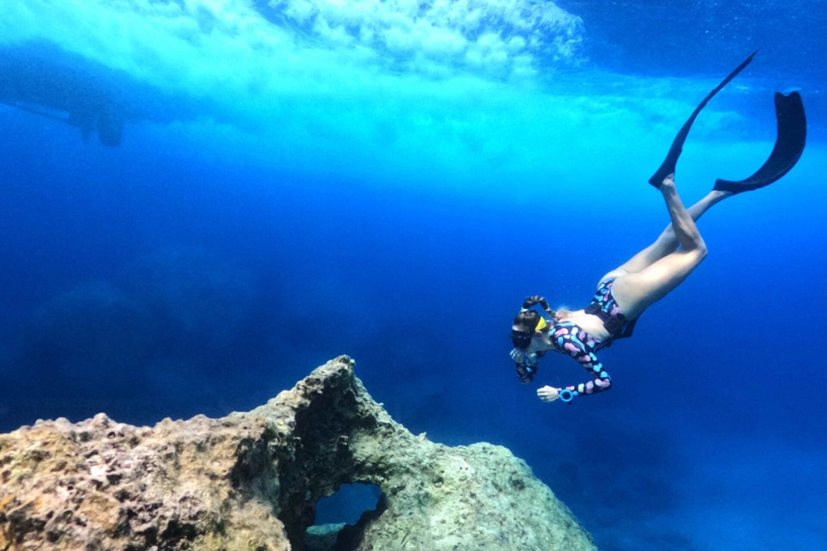 Amazing Girl Free Dives in Marathonisi